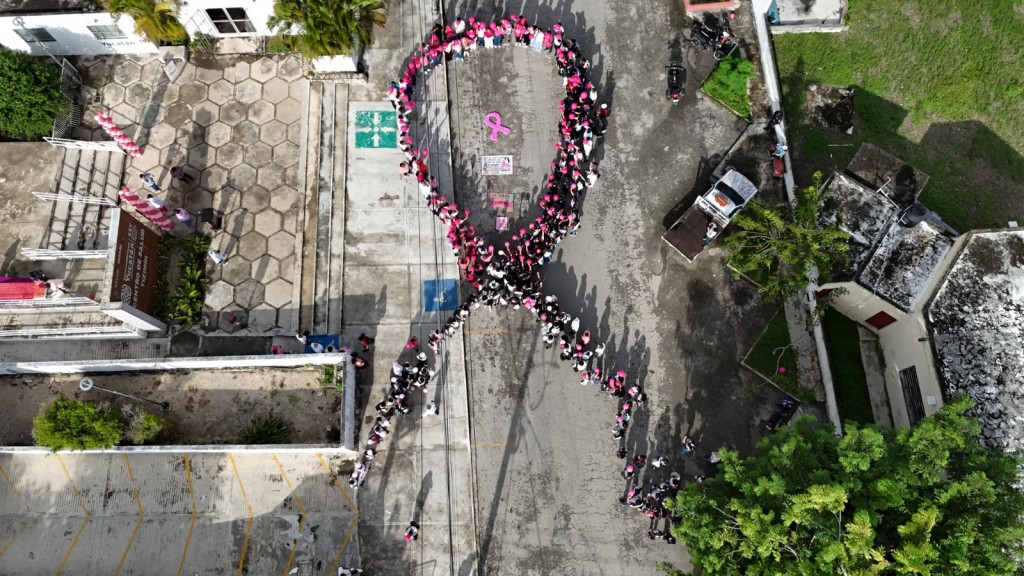 Se viste de rosa Tizimín en alusión a la prevención del cáncer de mama