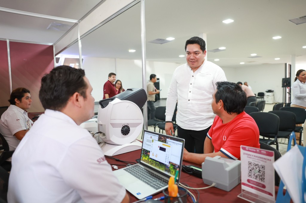 Acerca Renacimiento Maya tr&aacute;mites estatales y federales a la comunidad universitaria de Maxcan&uacute;