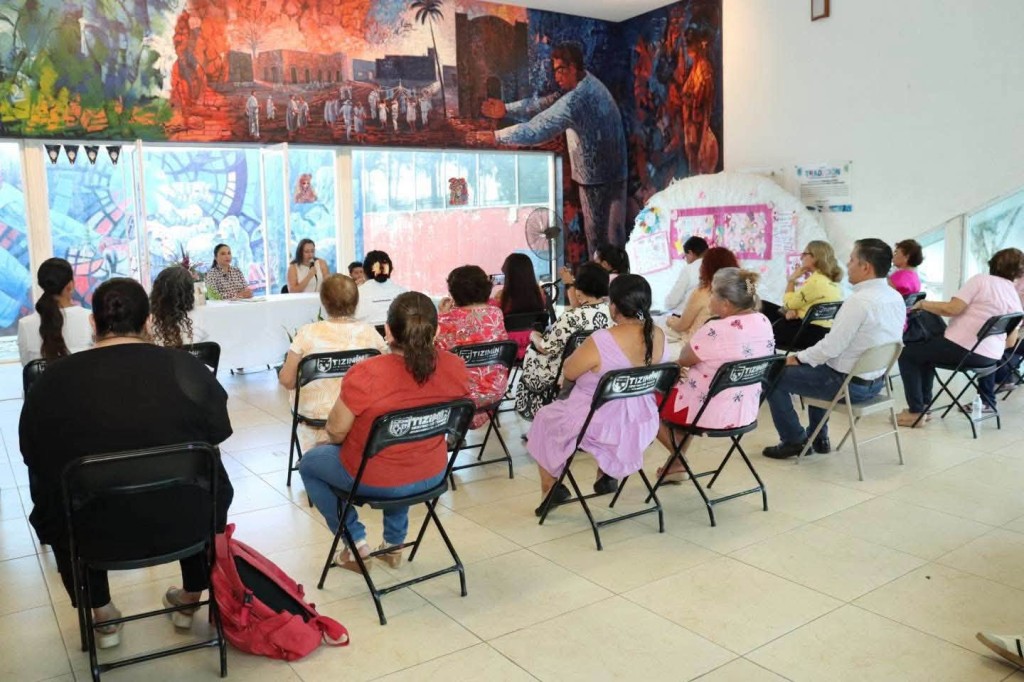 Presenta tizimile&ntilde;a su libro &ldquo;La Otra Cara del C&aacute;ncer&rdquo;