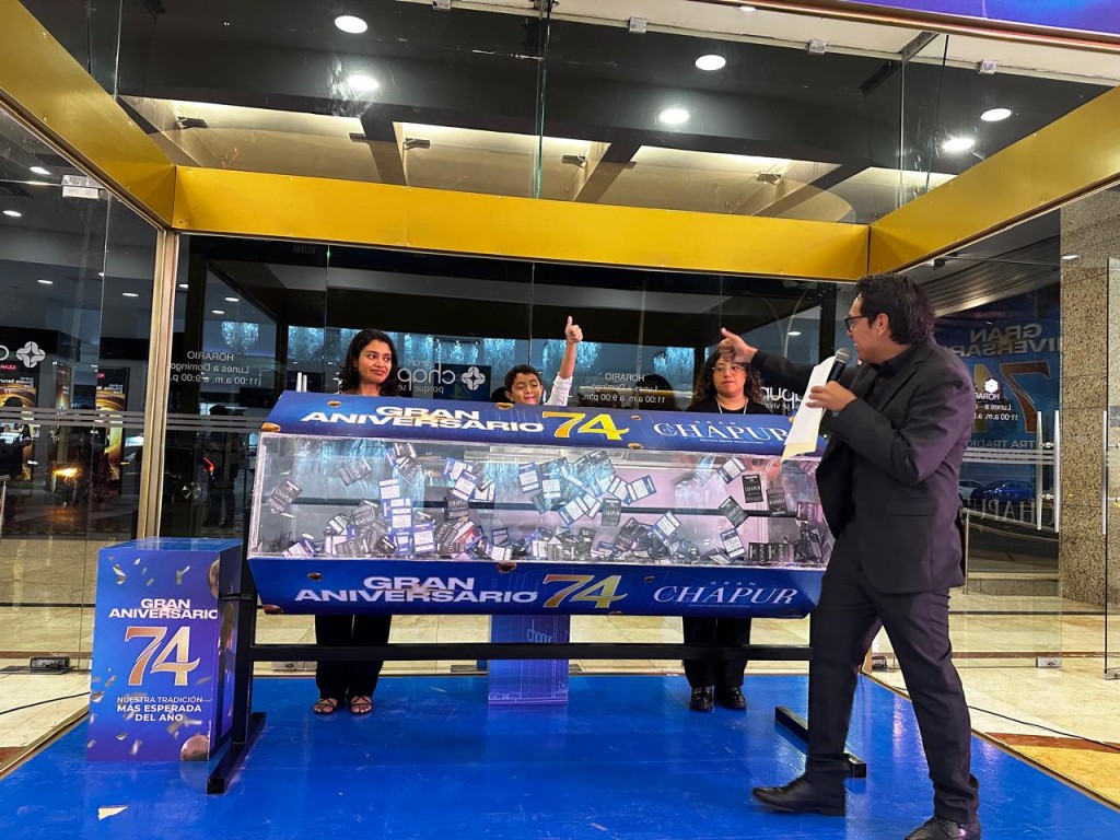 Celebra Chapur su aniversario con la cancelaci&oacute;n de deudas para 20 clientes