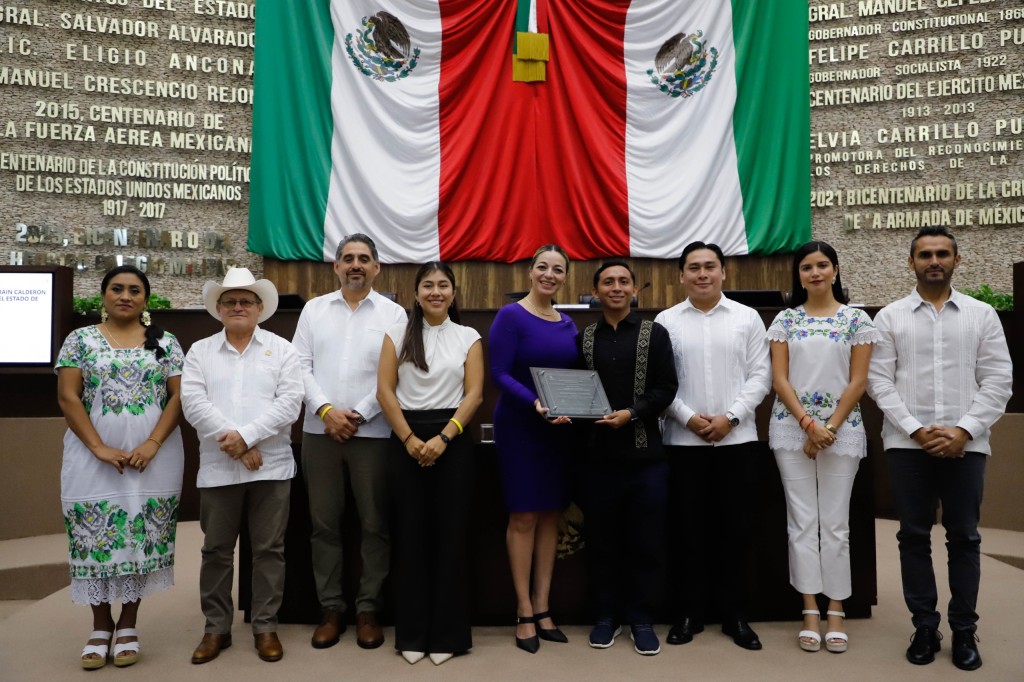 Reconoce Congreso de Yucatán en Sesión Solemne la vocación médica y el talento de las juventudes yucatecas