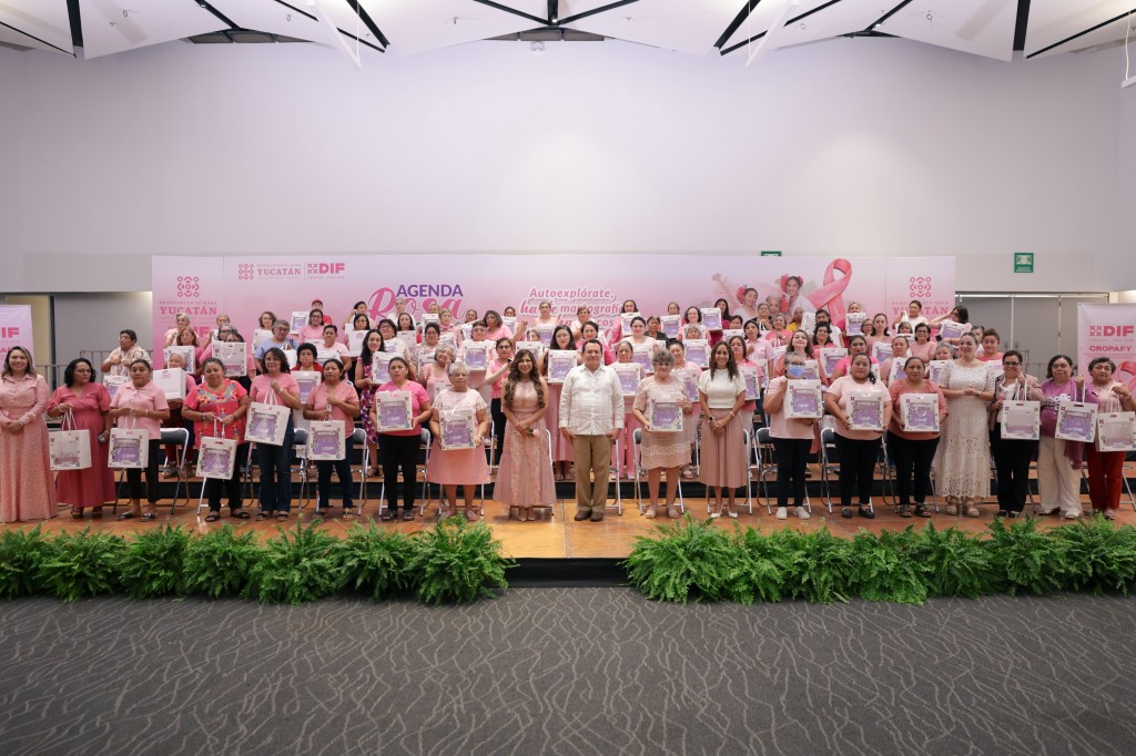 Después del cáncer, Fátima pidió a sus hijas tapar los espejos de su casa; 12 años después, a los 75, recibió su prótesis: el DIF entrega 100 kits al cierre de la Agenda Rosa