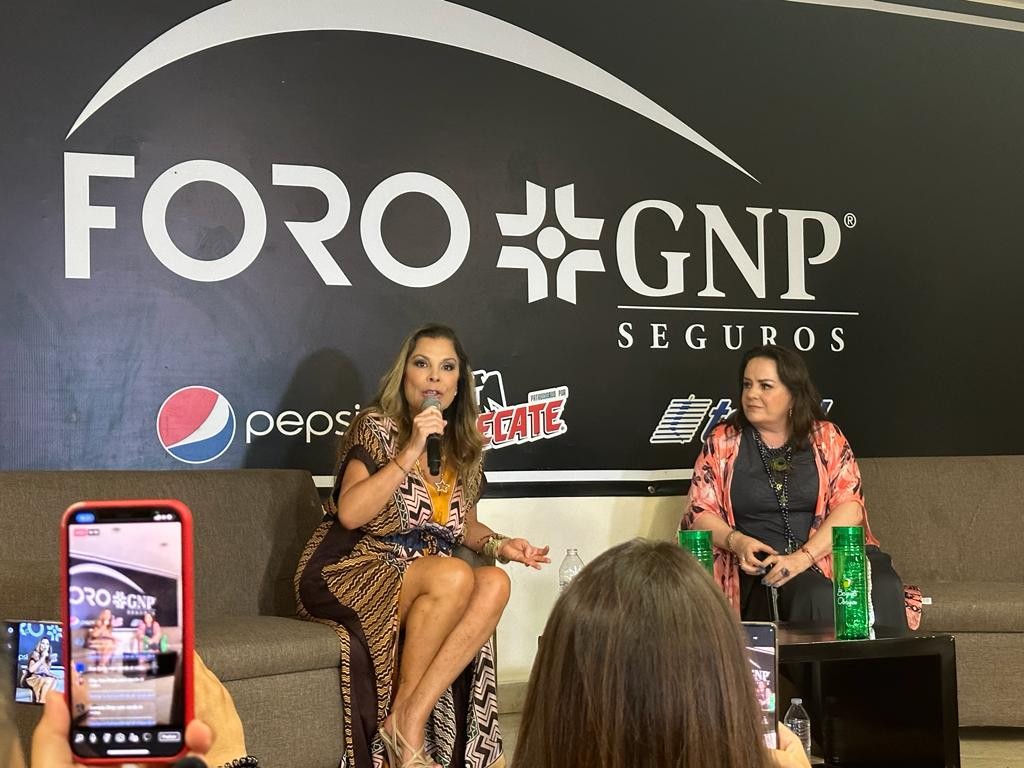Mimi e Isabel felices presentarse en Mérida