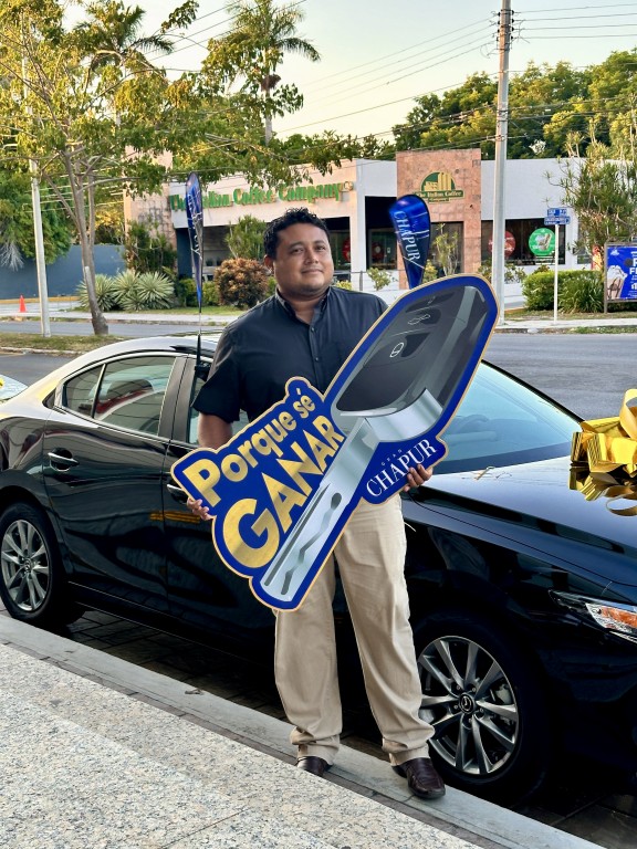 Emoción en Tiendas Chapur: Cuatro Afortunados Ganadores se Llevan a Casa un Mazda 3 i