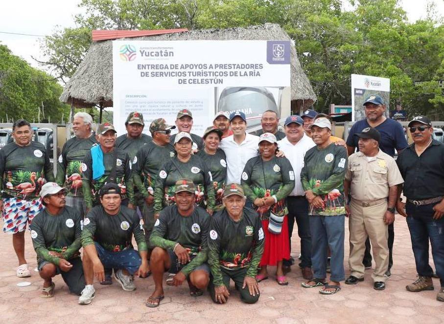 Vila Dosal entregó motores, lanchas e inauguró la nueva vía de acceso a Celestún