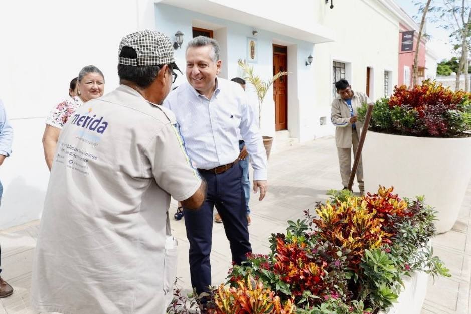 Alejandro Ruz castro comparte la experiencia del corredor gastronómico con otros alcaldes de Yucatán
