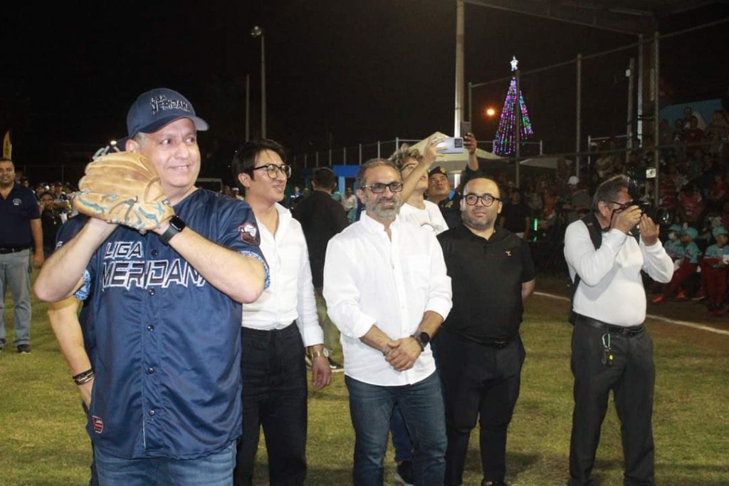 Este viernes se inauguró la liga meridana de béisbol 2023-2024