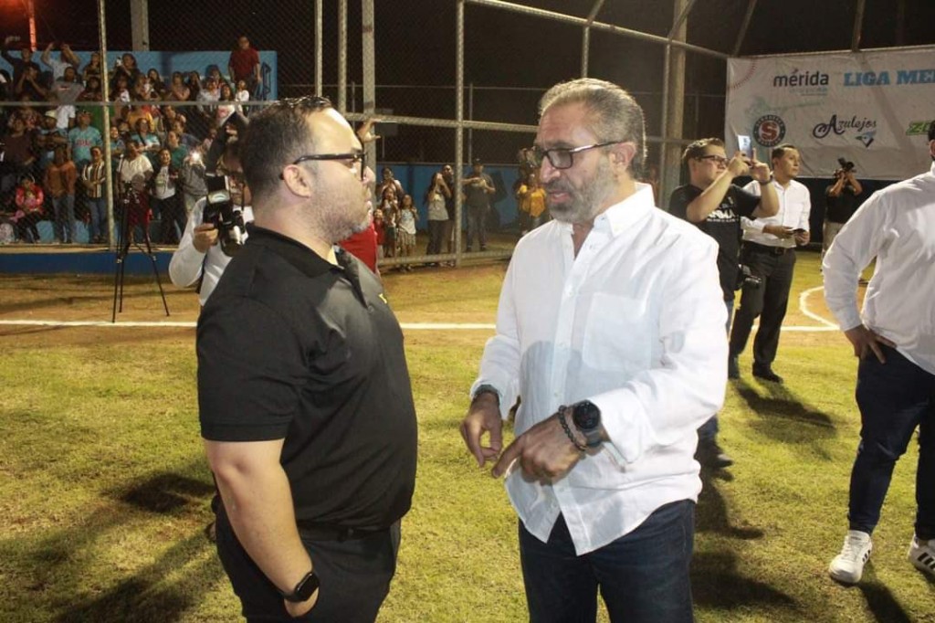 Este viernes se inauguró la liga meridana de béisbol 2023-2024