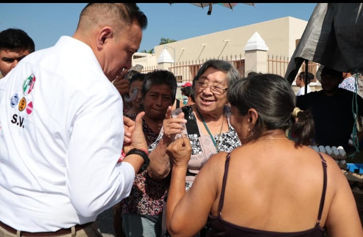 Sergio Vadillo completa la primera semana de su campaña visitando el Poniente de Mérida