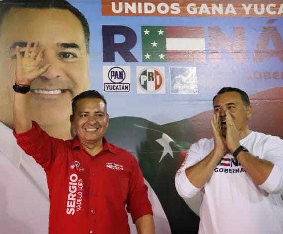 Sergio Vadillo y Renán Barrera caminan juntos por el poniente de Mérida