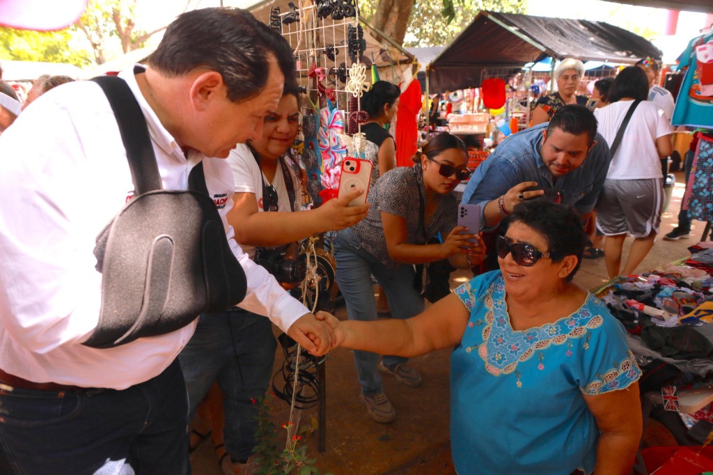La Amalia Solórzano le da la bienvenida a Huacho y a la Cuarta Transformación