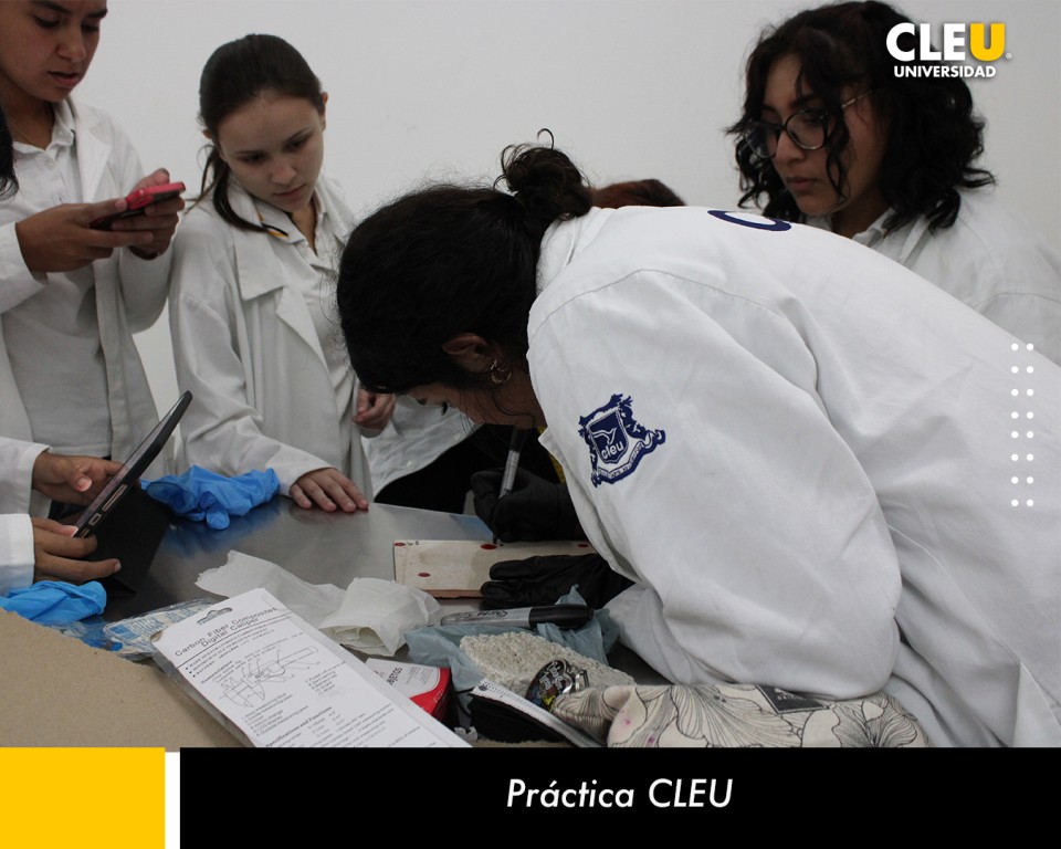 Egresan 49 jóvenes de CLEU Campus Mérida