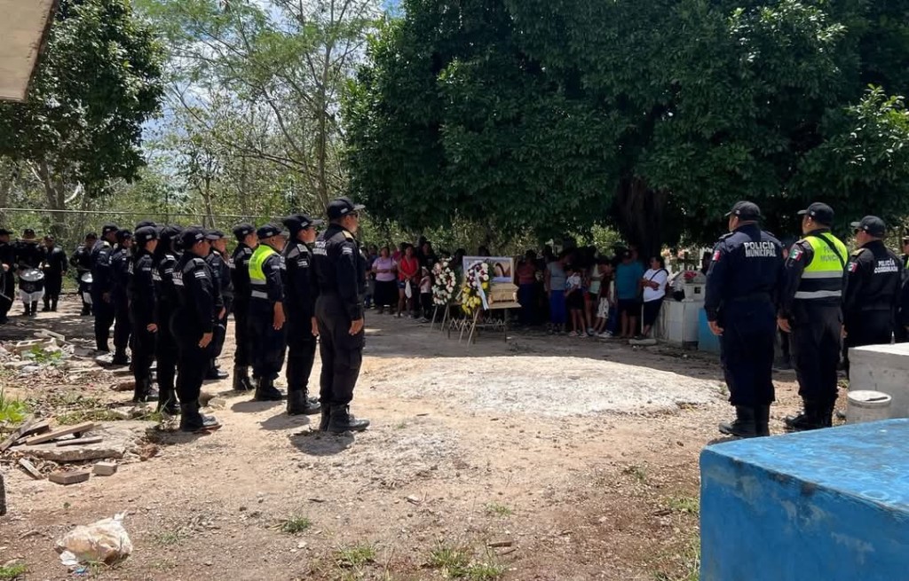 Dan último adiós a policía de Tizimín que falleció en accidente de tránsito el fin de semana