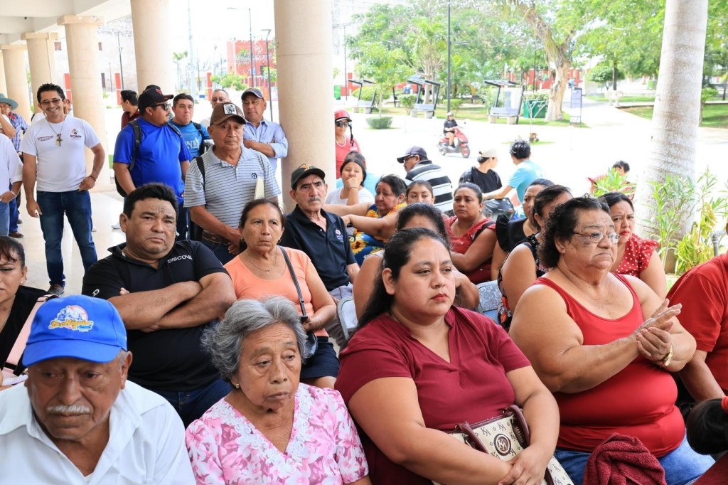 Escuchan a tizimileños en las audiencias con el pueblo