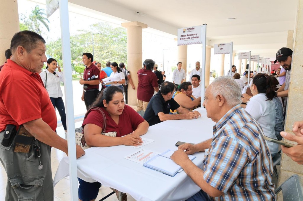 Escuchan a tizimileños en las audiencias con el pueblo