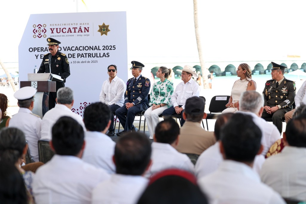 Huacho Díaz Mena entregó 340 nuevas unidades a la SSP