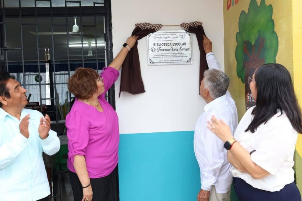 Con biblioteca honran en vida a profesor de Tizimín con más de 60 años se servicio 1
