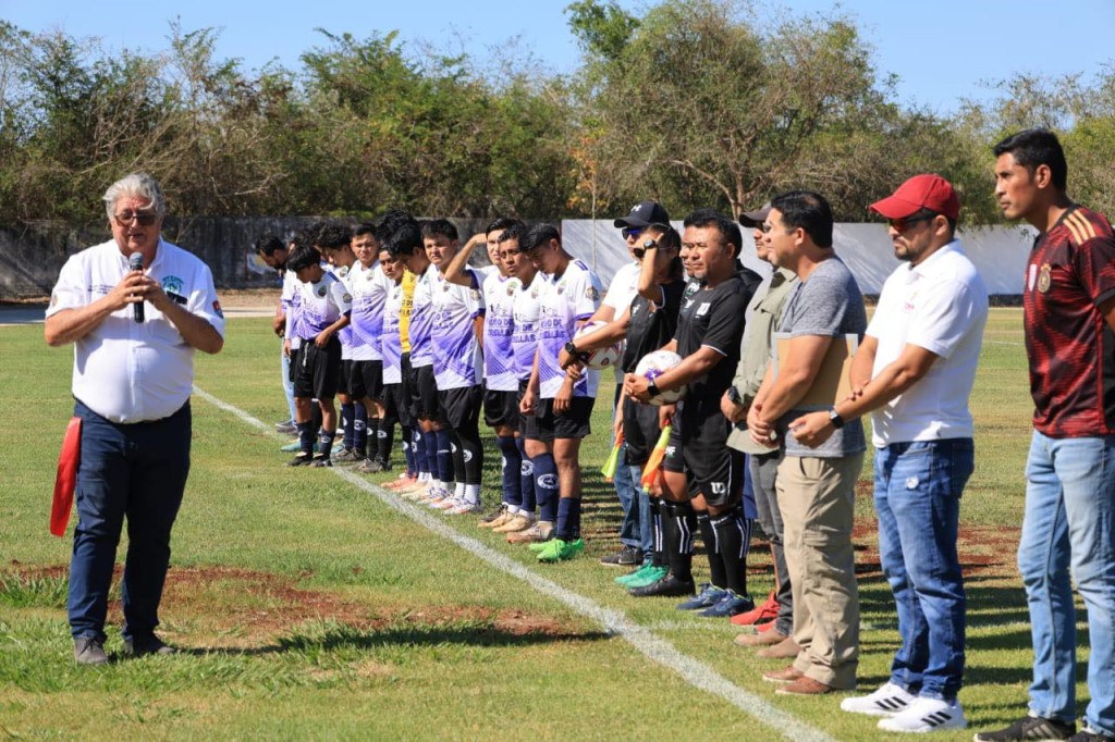 Reactivan partidos en el campo de futbol del Polifuncional de Tizimín