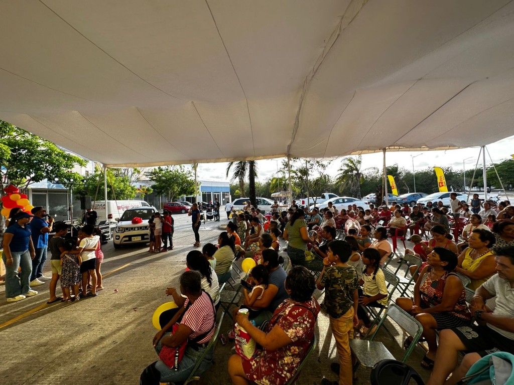 1 Super Willys regala otro automóvil a sus clientes
