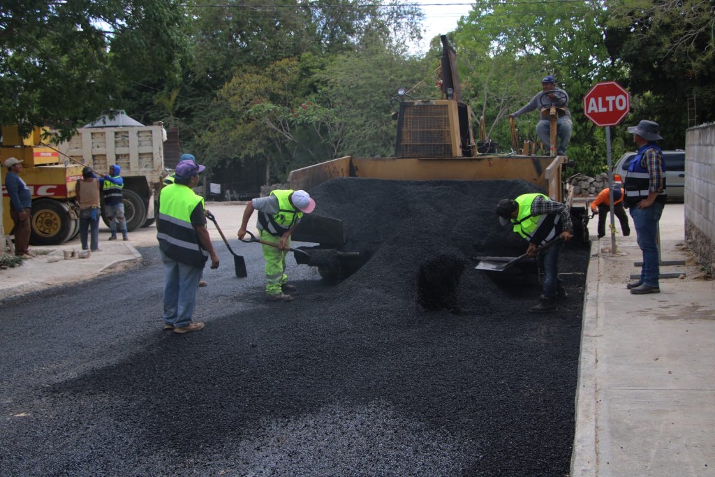 1 Avanza la pavimentación de calles en Tizimín