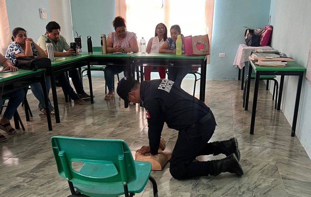 2 Capacita policía de Tizimín a maestros sobre primeros auxilios