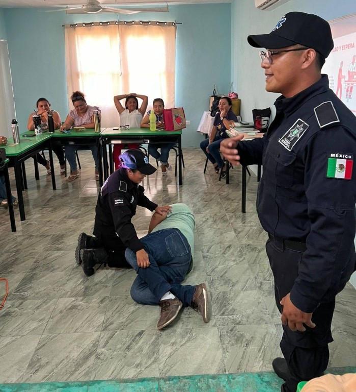 1 Capacita policía de Tizimín a maestros sobre primeros auxilios