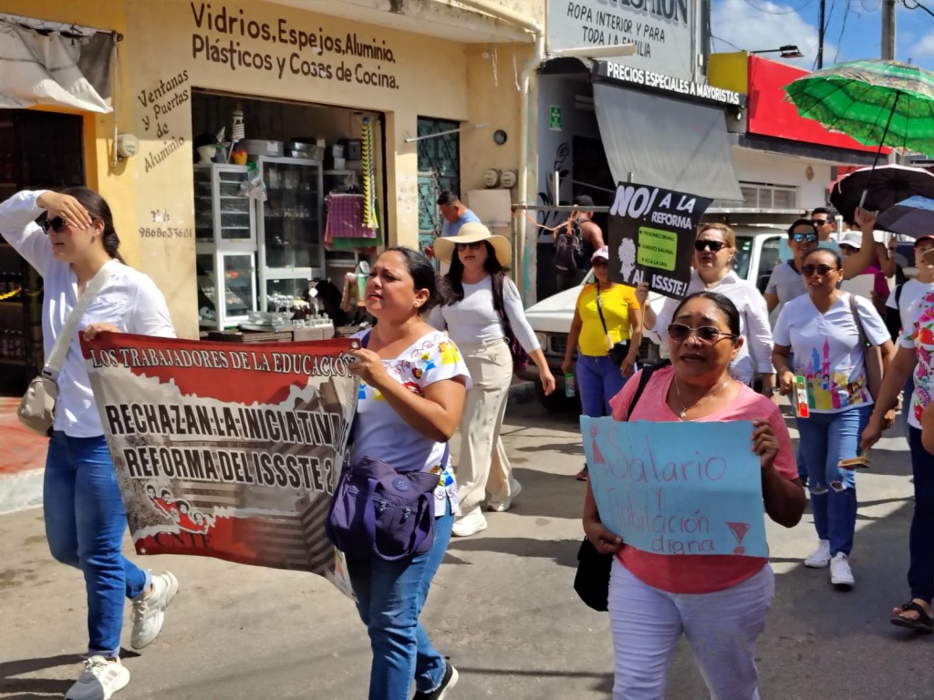 1 Se unen a movilización magisterial mentores de Tizimín
