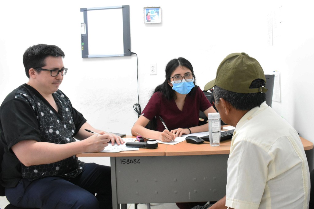 2 Pone la SSY en marcha Jornada Extramuros de Dermatología en el sur de Yucatán