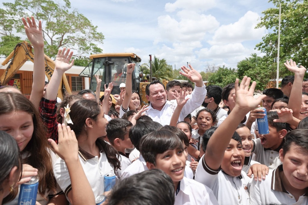 1 Gobierno construye nuevo domo en la primaria “Juan Crisóstomo Cano y Cano”