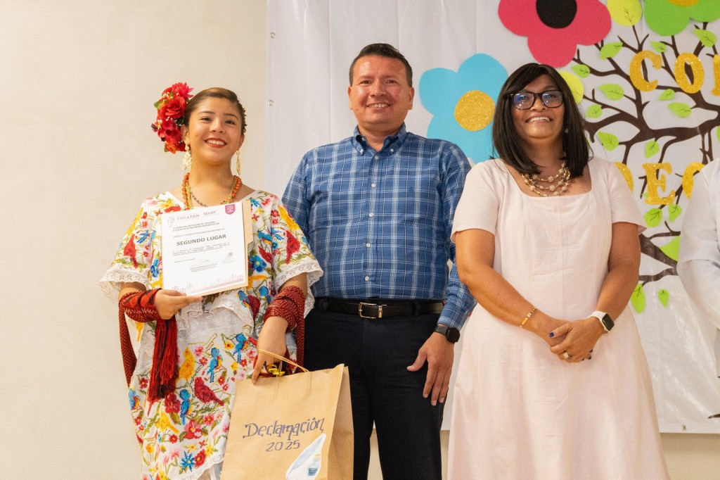 2 Lanzan Concurso Estatal de Bordado Addy Rosa Cuaik