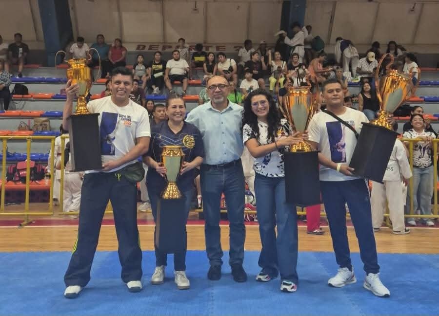 2 Se coronan campeones en la copa caribe de Cancún taekwondoínes tizimileños