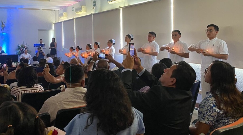 1 Egresan 20 enfermeros más de la unidad multidisciplinaria Tizimín