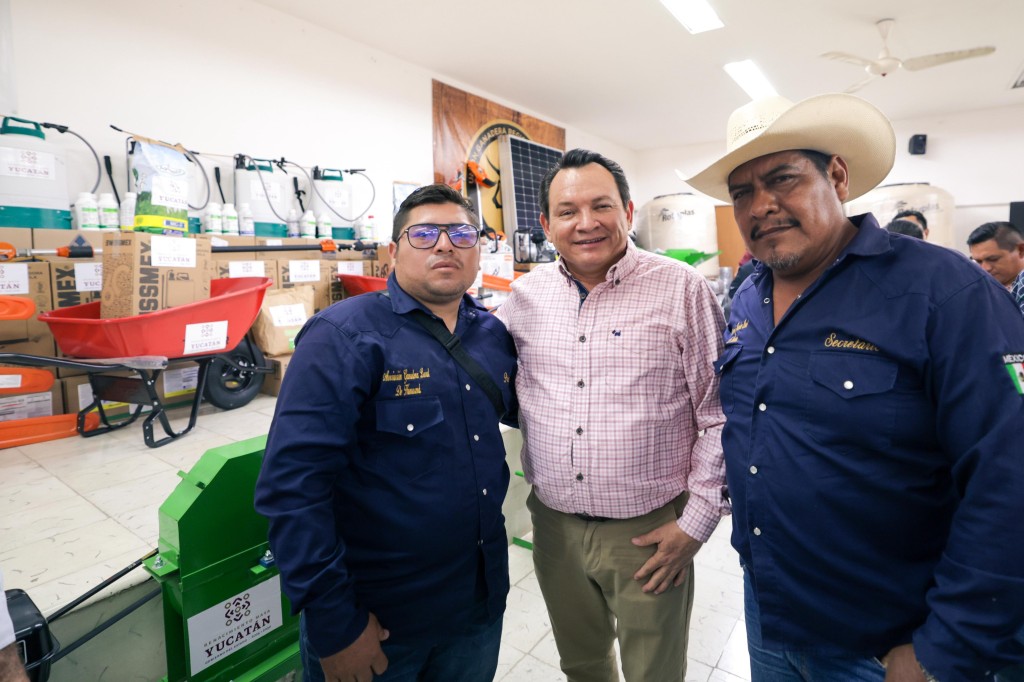 Entregan insumos y herramientas a más de 500 productores del oriente del Estado
