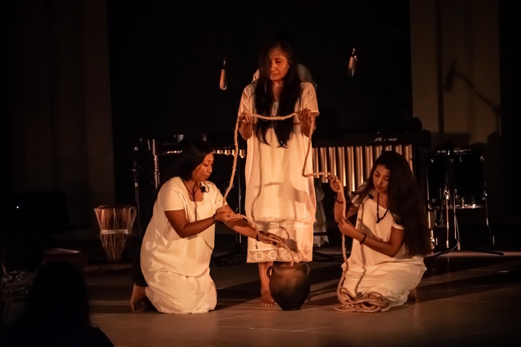 Inspira Socorro Loeza a estudiantes de la UNAY, con arte y lengua maya