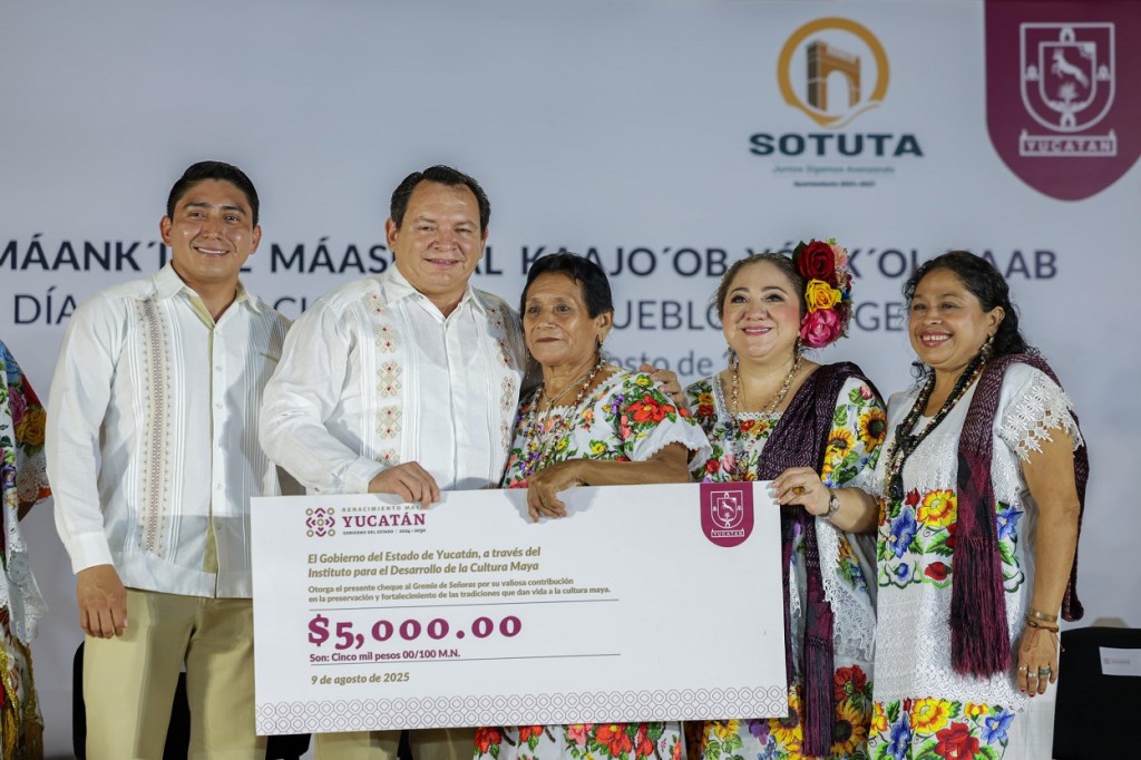 1 Celebra Díaz Mena fortaleza de la identidad maya