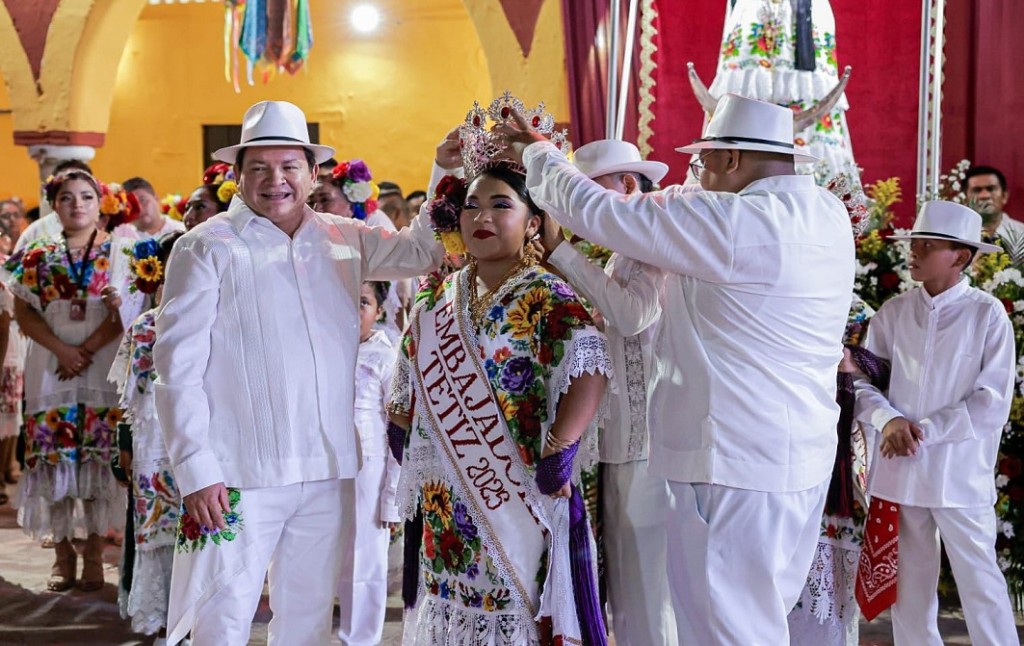 2 Celebra Díaz Mena fortaleza de la identidad maya