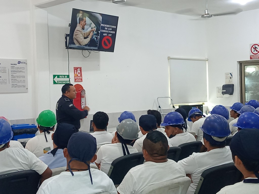 2 Orienta policía de Tizimín a empresas sobre educación vial