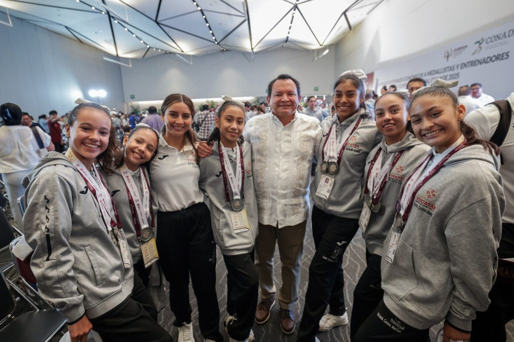 Reconoce Huacho Díaz a los atletas yucatecos en CONADE 2025