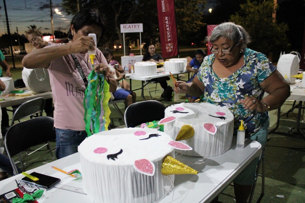 1 Fomentan autoempleo con taller de piñatas en Parque Lineal Los Paseos
