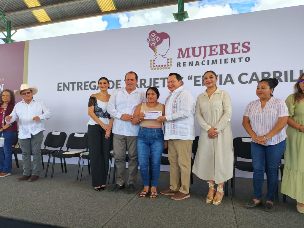 Recibieron 350 mujeres de Tizimín su tarjeta Elvia Carrillo Puerto