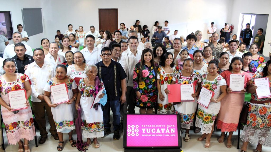 Premian en Yucatán excelencia del arte popular y bordado tradicional