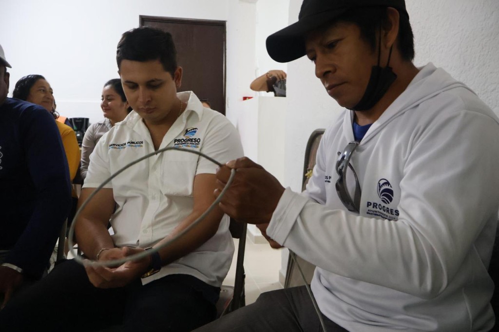 SDS imparte taller especializado en manejo de cocodrilos