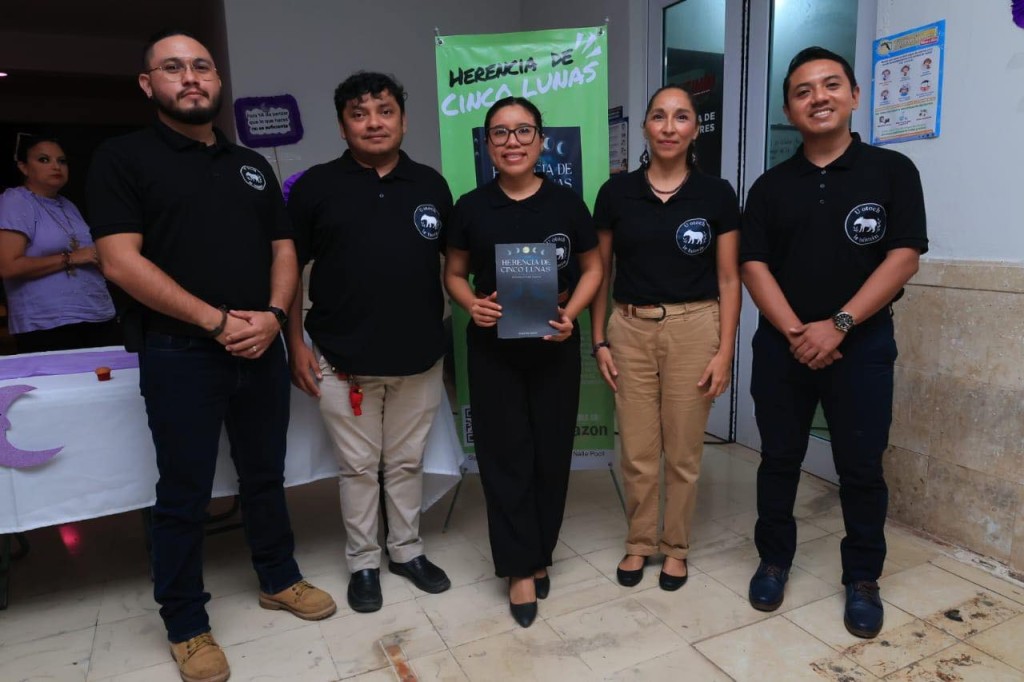Presenta escritora tizimileña su segundo libro con poemas