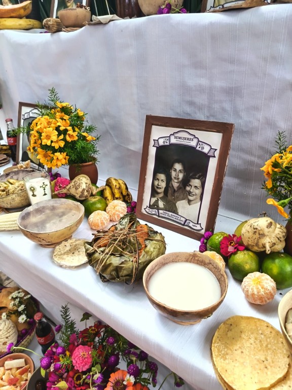 Adornaron 64 altares la Plaza Grande de Mérida en la Muestra de Altares del Hanal Pixán