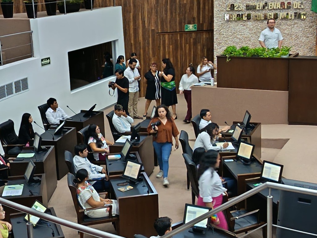 Presentan Iniciativas sobre IA, Equidad de Género y Lengua Maya, en el Parlamento Juvenil de Yucatán