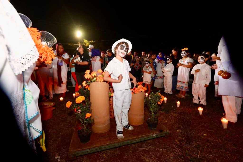 Más de mil personas asisten al Pixán Paalal en el marco del Festival de las Ánimas 2025