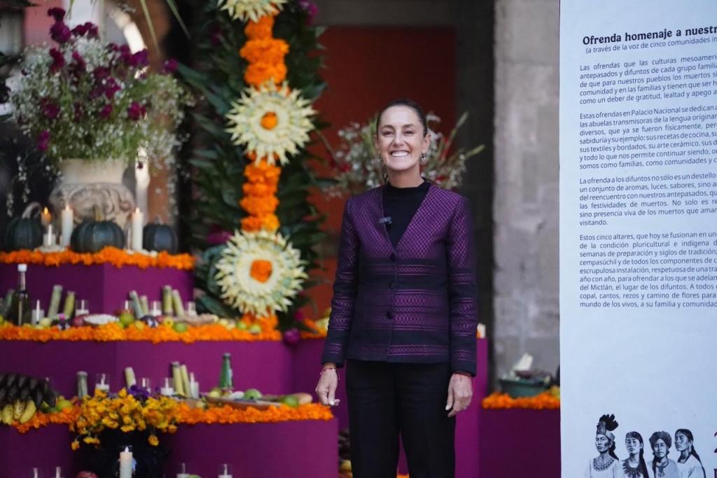 Dedica Claudia Sheinbaum Ofrenda de Día de Muertos a las mujeres indígenas
