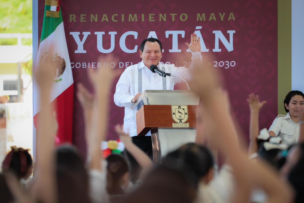 Inauguran domo multiusos en primaria de Mérida; cumplen con promesa de campaña