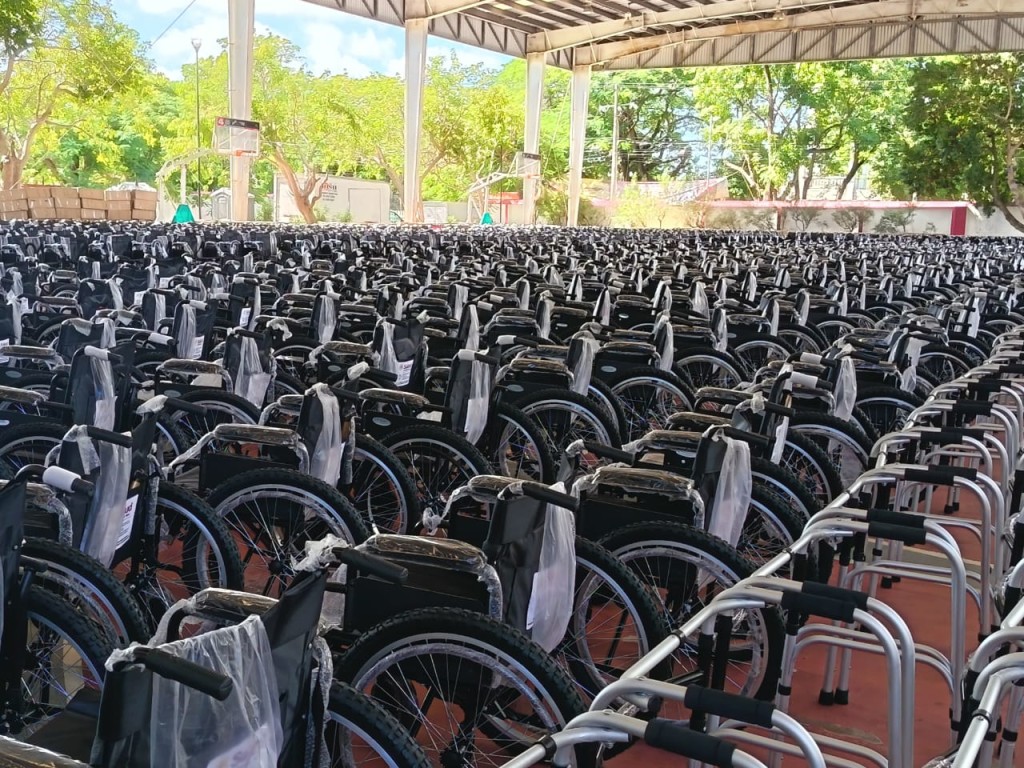 Distribuye Gobierno de Yucatán dos mil equipos de asistencia a personas con discapacidad