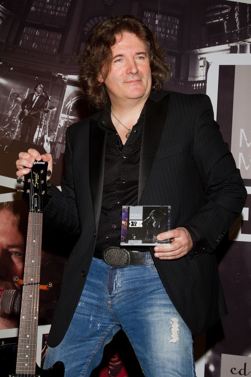 Disfruta de una noche inolvidable con Miguel Mateos